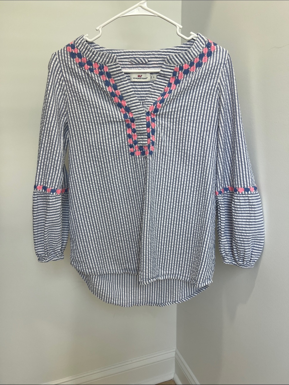 Vinyard Vines Stripe Embroidered V-Neck Women’s Top - Pink & Navy